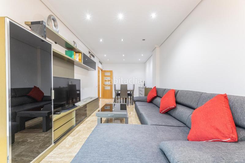 Foto 6105d8ce-851a-4425-97ab-0d9fcbef39d3. Piso vive con estilo en este fantástico piso en finca seminueva. en Alfafar