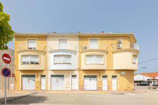 Casa adossada  Avenida ausias march. Vivienda con excelentes vistas y ubicación privilegiada en lalqu