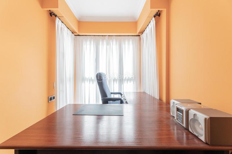 Foto f956f3ec-d91d-43d3-a996-4dbca94cf662. Rent flat with parking in Albors Valencia