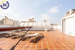 Casa  Calle san roque. Casa única con terraza en paiporta en venta