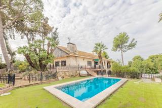 Xalet  Avenida santa apol.lònia. Impresionante chalet en mejor zona de torrente