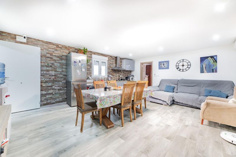 Foto a4bf4505-d77f-454d-a1af-f0951b7b07bd. Xalet amb piscina a Turís