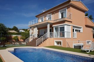 Rent Chalet  Urbanizacion de la vallesa. Alquiler con opción a compra villa con piscina privada a 3 min d