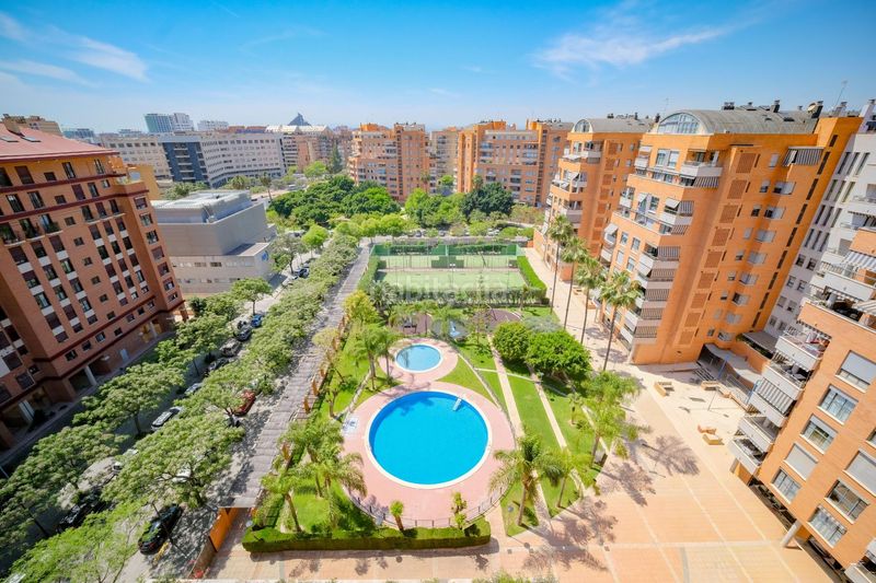 Foto 0c9eb5ea-bee5-42c1-aaf3-ccfc02cfc6dc. Dúplex amb calefacció aparcament piscina a Nou Campanar Valencia