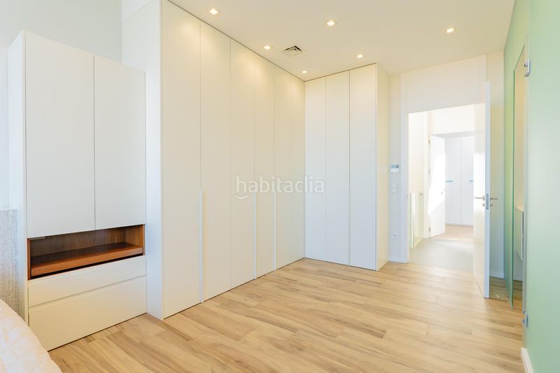 Foto 129d41aa-9f3d-498c-84c1-1756bf19cf94. Duplex con parcheggio piscina in Nou Campanar Valencia