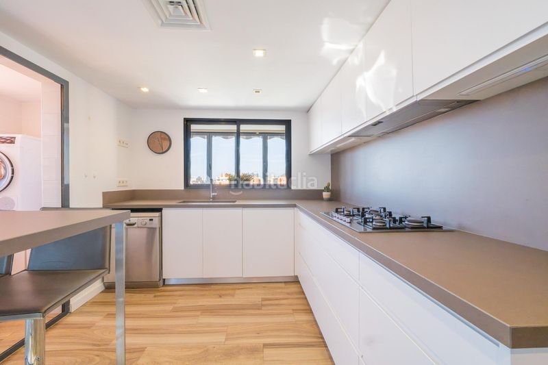 Foto d01d6b1f-cb18-4f66-b657-7592235c69bb. Duplex con parcheggio piscina in Nou Campanar Valencia