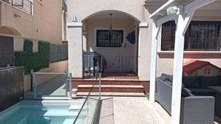 Casa adosada  Avenida avenida asociación víctimas del terrorismo. Adosado de 4 dormitorios con piscina privada y solárium