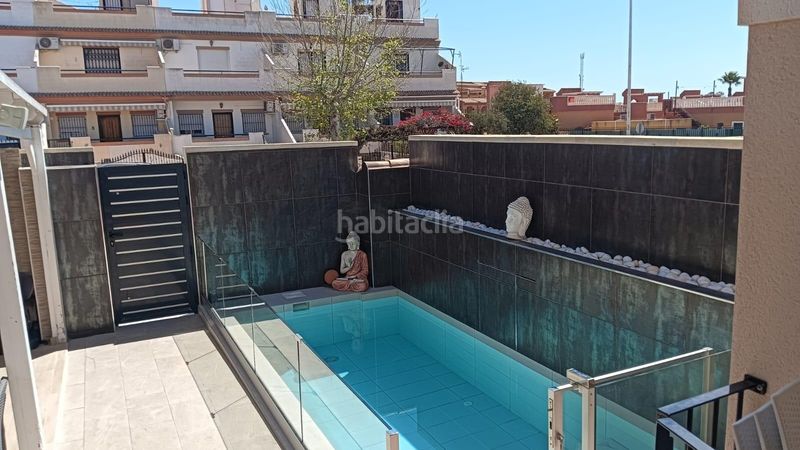 Foto 3b999138-02c0-49c9-846f-fe41cfee9684. Casa adossada amb calefacció piscina a Parque Acuático - Sector 25 Torrevieja