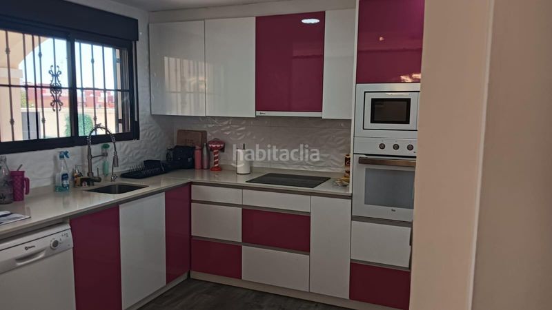 Foto acc1bfbb-12c5-4c8f-b2c2-eb197971c674. Casa adossada amb calefacció piscina a Parque Acuático - Sector 25 Torrevieja