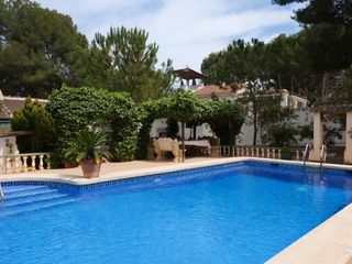 Chalet  Calle calle marina. Chalet independiente con piscina y gran parcela rodeada de natur