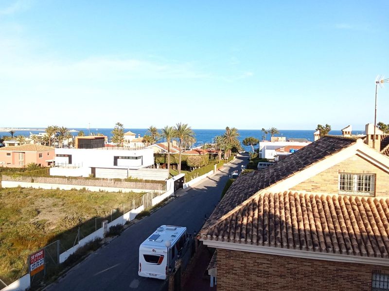 Foto d36a6b1f-2566-42d3-b790-697a1013839f. Àtic amb piscina a La Veleta Torrevieja