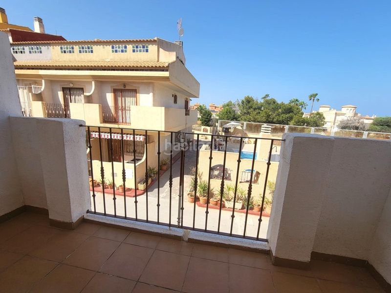 Foto bf3d395b-f992-493e-b9ad-c80c6e6a2b0d. Casa adossada amb aparcament piscina a Playa Flamenca Orihuela