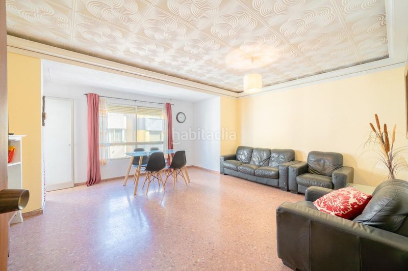 Foto f451bce1-db9b-49fb-ab97-78d7678be855. Pis a Oliva pueblo Oliva