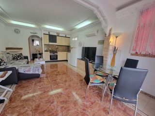 Casa adossada a Zona Carrefour - Urbanizaciones. Acogedor casa adosada con 2 dormitorios, 2 baños, solárium y apa