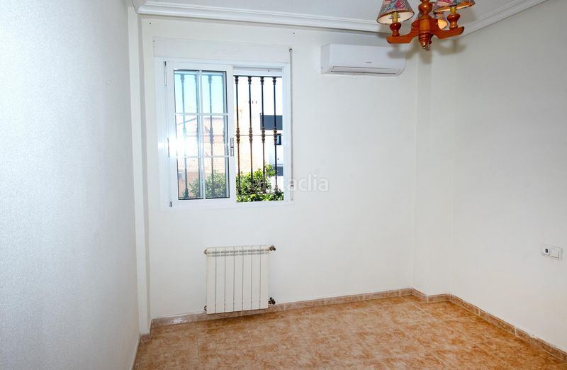 Foto 206a8da6-6bb2-4db0-8623-22e2043e95c4. Casa aparellada amb calefacció aparcament a Aguas Nuevas Torrevieja