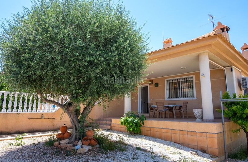 Foto bc22c084-2a46-4dd1-9ced-2f31f5e10b6d. Casa aparellada amb calefacció aparcament a Aguas Nuevas Torrevieja