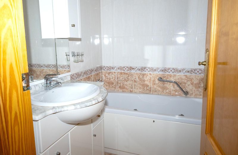 Foto e0b572df-ffef-4dd8-806e-f68c7afe835c. Casa aparellada amb calefacció aparcament a Aguas Nuevas Torrevieja