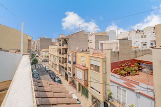 Haus  Teniente monzonis. Espectacular casa unifamiliar de 176 m2 con garaje, patio y terr