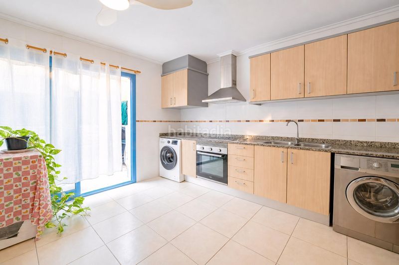 Foto f067d8f6-f9f8-4b00-bdce-4d2a16bcd925. Casa adossada amb calefacció aparcament piscina a Almazora / Almassora
