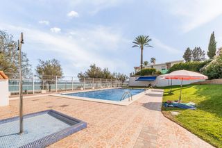 Apartament  Ferrandis salvador. Primera línea de playa  2 dormitorios  garaje  piscina