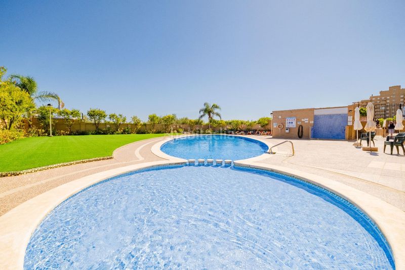 Foto f742ba09-5c79-485f-9b7e-b9fe1acb70f6. Piccolo appartamento con parcheggio piscina in Costa Caribe Oropesa del Mar