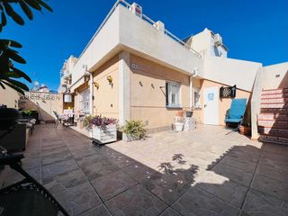 Reihenhaus  Calle francisco díez martínez. Encantador adosado con terraza y piscina comunitaria