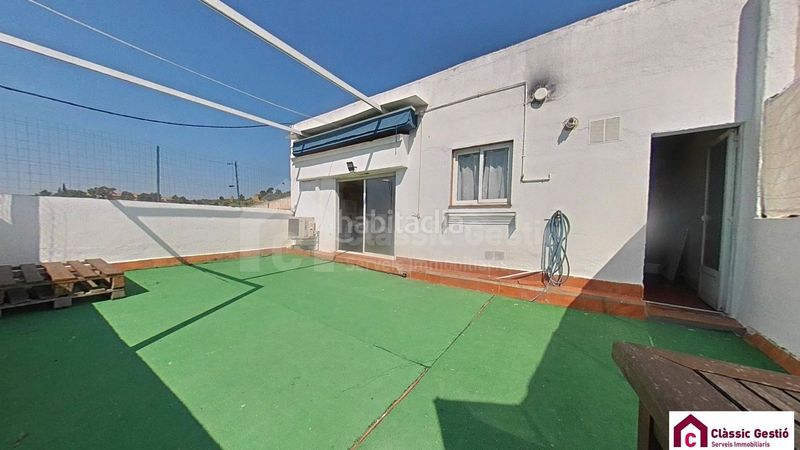 Foto b0abb7c0-008a-4fc1-aa39-a71b30f5fa45. Àtic amb calefacció a Poble Nou Terrassa