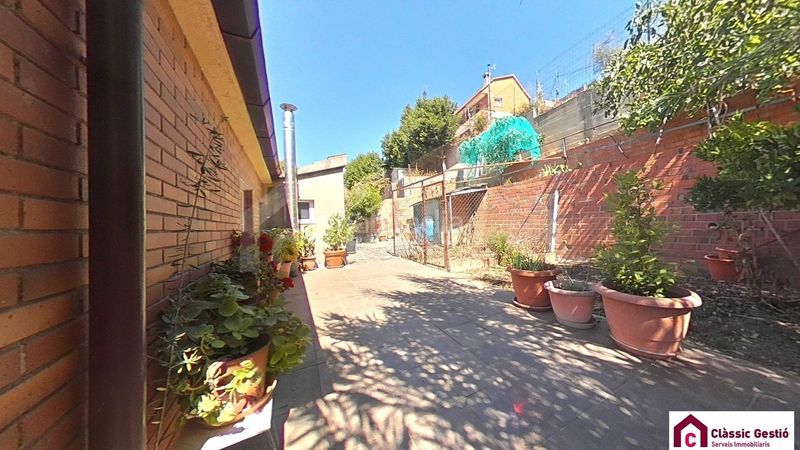 Foto 4968a835-b6a2-4df8-9660-b37feee99d57. Casa amb calefacció a Can Parellada Terrassa