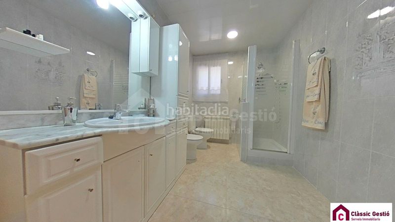 Foto 725c590b-ae1e-4830-833d-99df91cd86e9. Casa amb calefacció a Can Parellada Terrassa