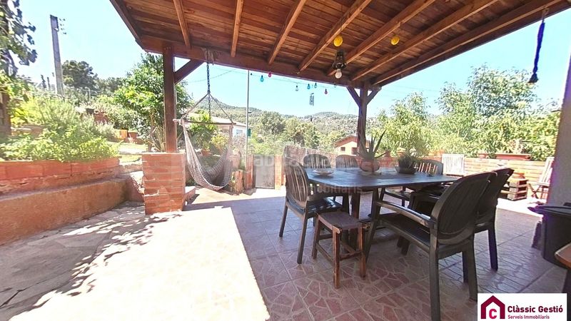 Foto cfcec8bd-27ce-46e5-99b6-738d31cd1b07. Casa amb xemeneia calefacció piscina a Corbera de Llobregat