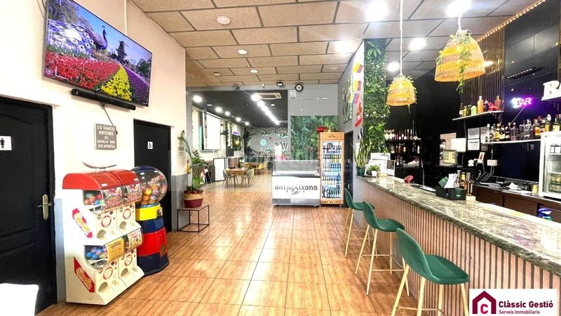 Foto 4e9314ee-8db5-43ce-bd82-6fc5b5642ec4. Traspaso local comercial excepcional oportunidad de traspaso: bar-lounge restaurante en pleno funcionamiento. en Llagosta (La)