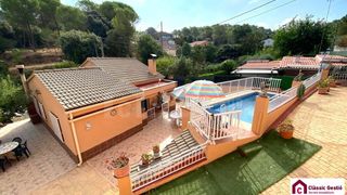 Chalet à Vacarisses. Casa 80 m² vacarisses 2hb 1b piscina