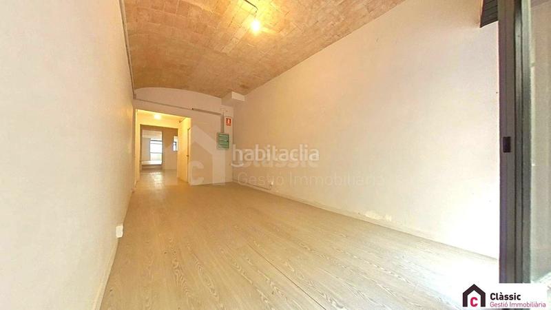 Foto fa8468f7-2037-4aa4-8aa0-de447df66605. Local comercial  en carrer la palla 100 m. en Terrassa