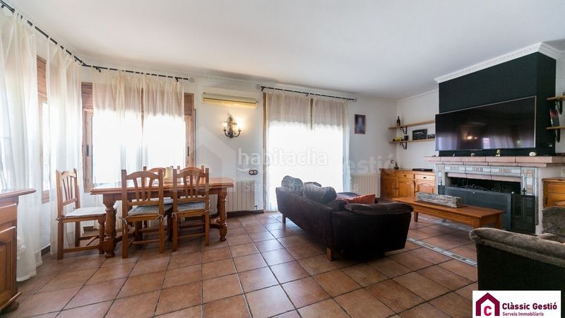 Foto de622567-a3c9-4c1a-be37-723a3a337fa6. Casa amb calefacció piscina a Olesa de Montserrat