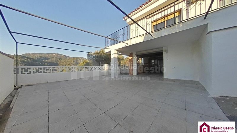 Foto efb68a2a-6d23-421b-8261-92f4c1234c67. Casa amb calefacció piscina a Olesa de Montserrat