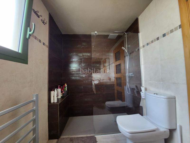 Foto b91b15f0-1946-4e66-8cfd-5f123c303239. Casa adossada amb calefacció a Palau-saverdera