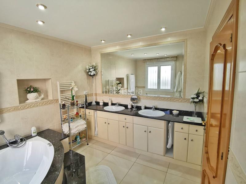 Foto 2fe062c9-559b-4b02-9cda-de0507b99b78. Casa amb calefacció aparcament piscina a Fenals Lloret de Mar