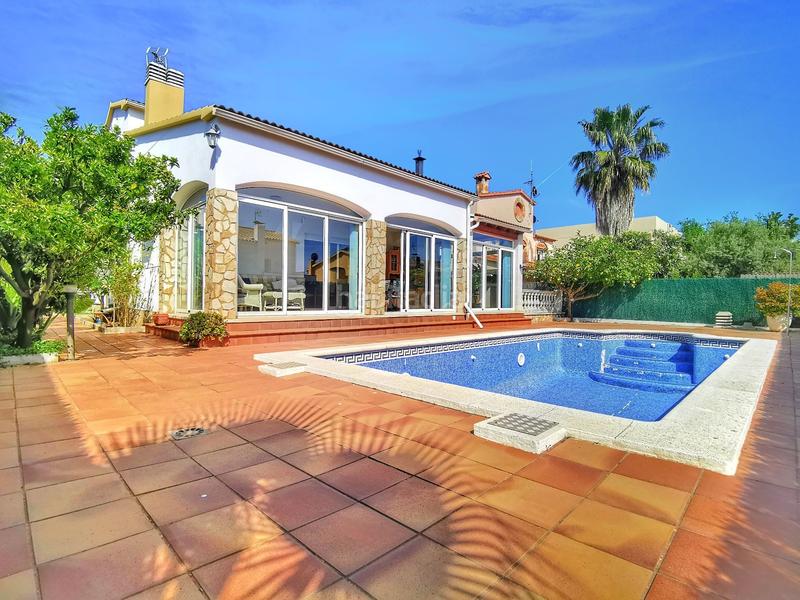 Foto 50339e79-5a48-43b2-b2de-42da6b3bff9a. Casa amb calefacció aparcament piscina a Fenals Lloret de Mar