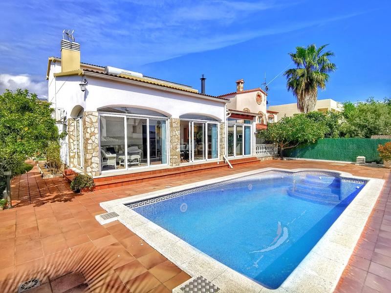 Foto a79c68ac-aed9-4441-b252-4d35ff17a987. Casa amb calefacció aparcament piscina a Fenals Lloret de Mar