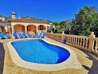 Casa a Roca Grossa. Casa con piscina con licencia turistica a 5min. de la playa