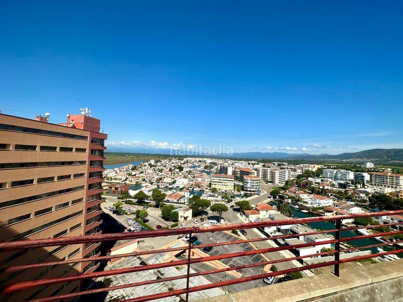 Foto 14602ecf-4915-4021-9019-6ec969b78608. Ático piso con 65 m2 de terraza vista mar en Santa Margarida Roses