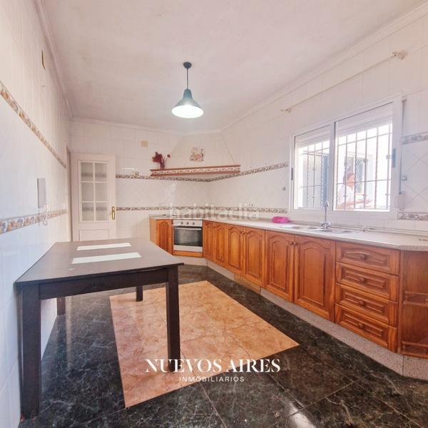 Foto 4afa0f7f-3063-4e59-810a-80264cd5c43d. Casa adossada amb aparcament a Centro Chipiona