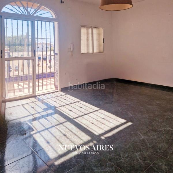 Foto 82dabe83-33ab-4bc3-9203-bc2f0bda5d6e. Casa adossada amb aparcament a Centro Chipiona