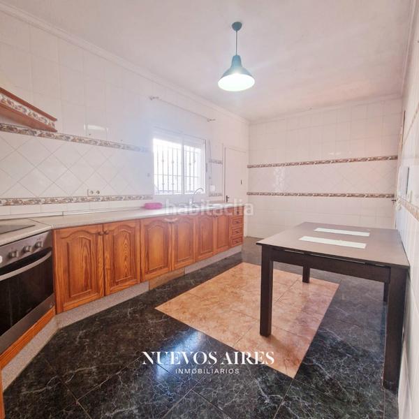 Foto adc639ce-3e12-4fe7-abb0-a8406669840a. Casa adossada amb aparcament a Centro Chipiona