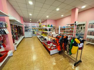 Lloguer Local Comercial a Centre. Local el tancat