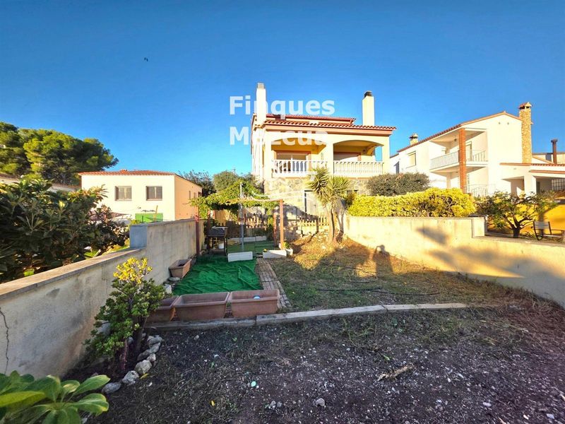 Foto 4e33d9af-9aba-4ffd-a492-70934a114099. Casa aparellada amb calefacció aparcament a Pobla de Montornès (La)
