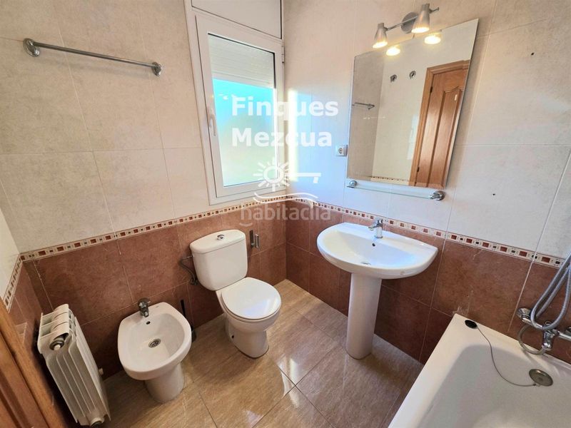 Foto 58a0d67d-988d-46f5-814b-8b79c827847e. Casa aparellada amb calefacció aparcament a Pobla de Montornès (La)