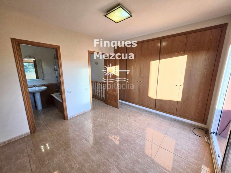 Foto 6652e2fd-2d50-4346-a28b-53ce068bf7ac. Casa aparellada amb calefacció aparcament a Pobla de Montornès (La)