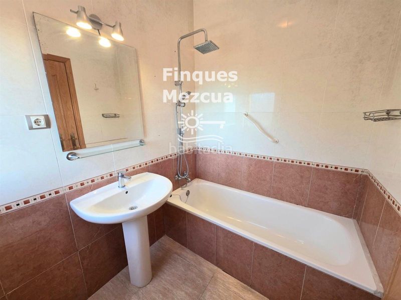 Foto 94b39e32-4700-4ec0-872a-40dd16cdc56e. Casa aparellada amb calefacció aparcament a Pobla de Montornès (La)