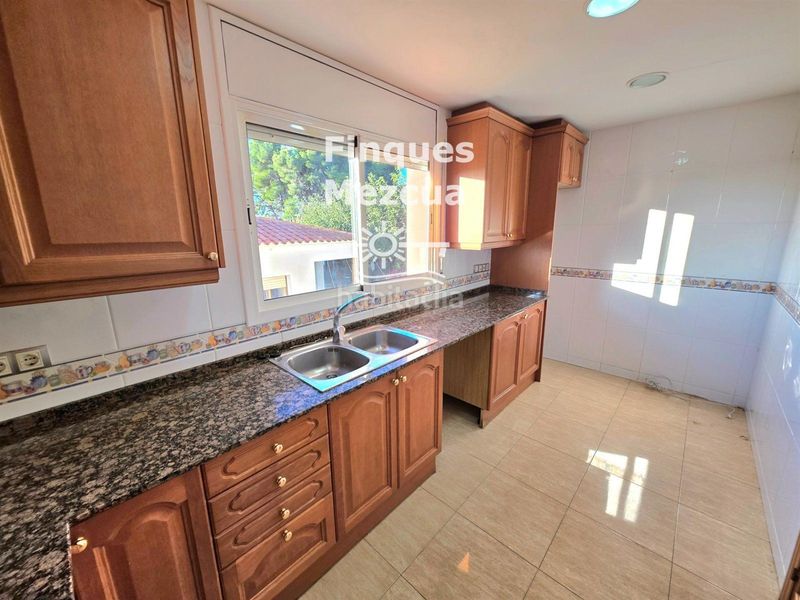 Foto a4669139-95b0-4b12-9942-62ef361d1e23. Casa aparellada amb calefacció aparcament a Pobla de Montornès (La)